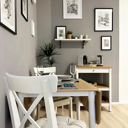 Cozee - Cozy 1-room With Netflix Apartment